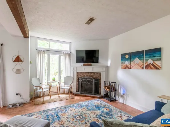 704 Laurelwood #704, Roseland, VA 22967