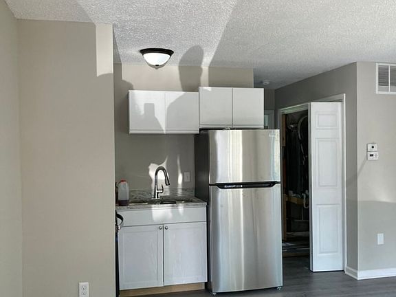 3rd image of 15910 Warwick Blvd #147
