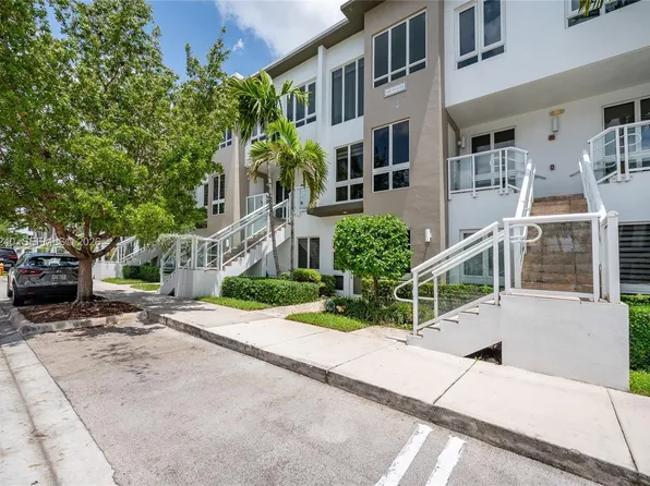 10265 NW 63rd Ter APT 204, Doral, FL 33178