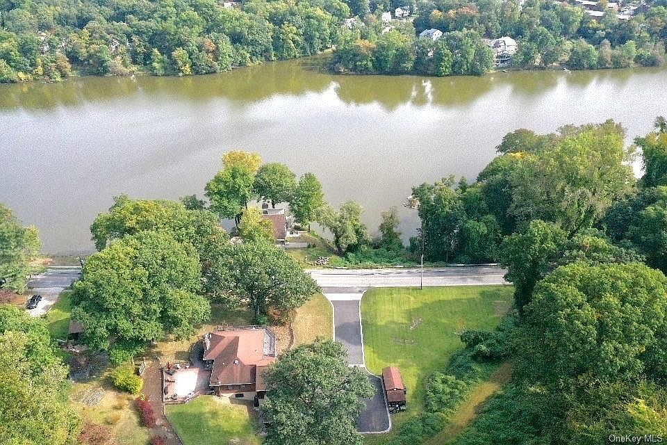 1st image of 300 Westchester Avenue