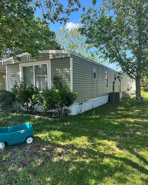 1st image of 303 Palm Castle Dr