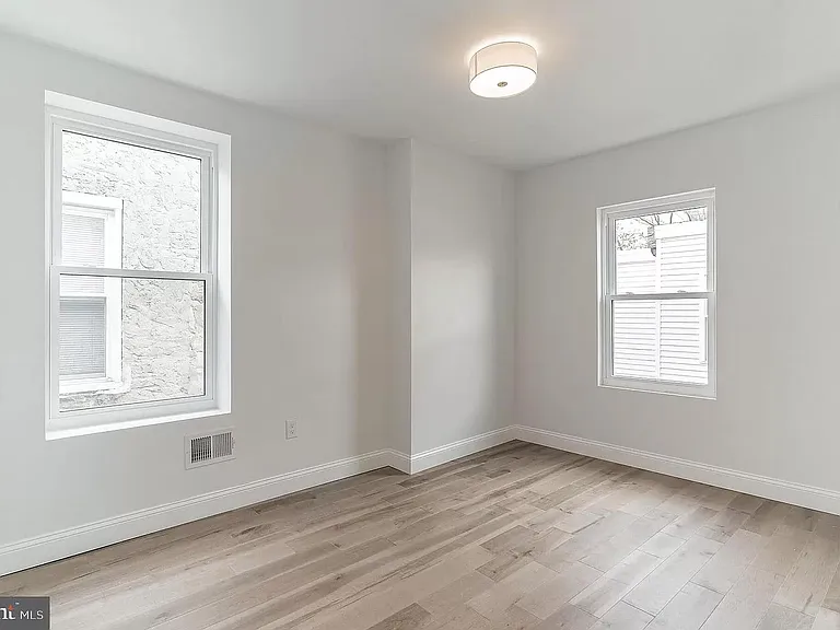 5612 Catharine St — Photo 17