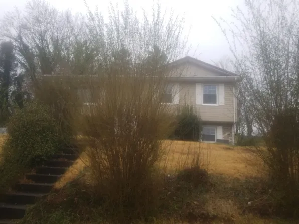 220 Pinon Dr, Kingsport, TN 37663