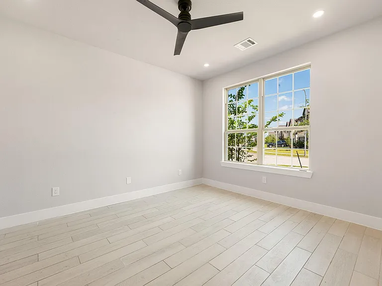 1221 Woodflower Dr — Photo 5