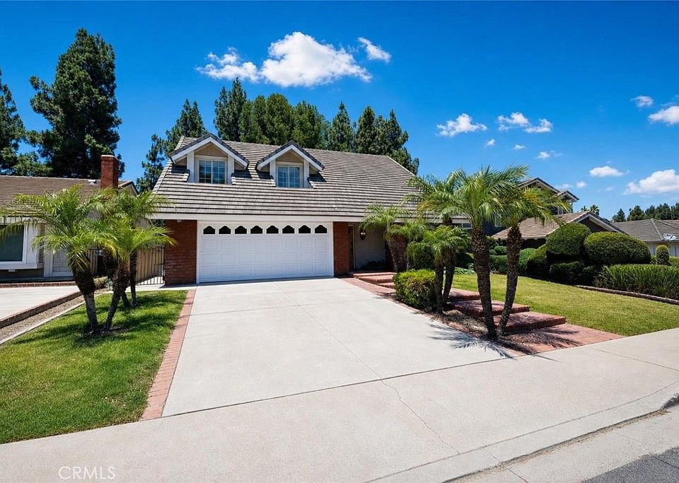 1st image of 15 Knollview Dr