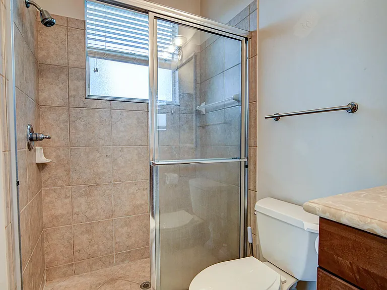 670 Edgebrook Ln — Photo 18
