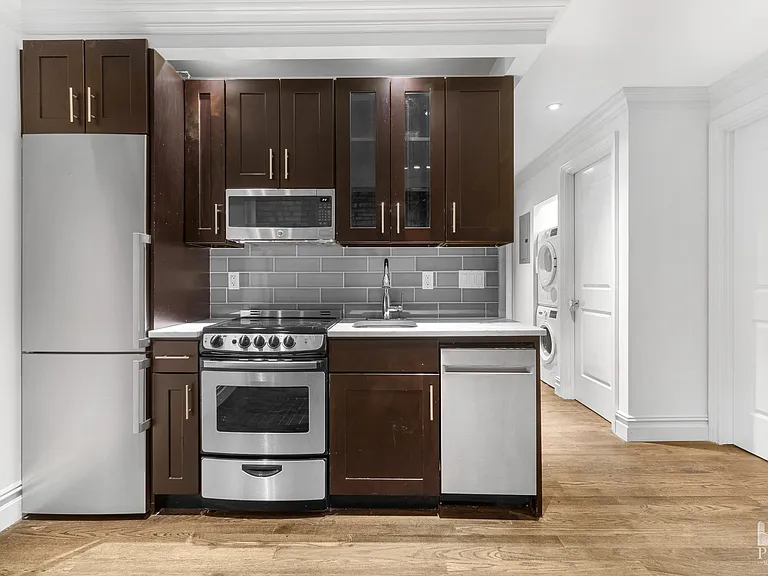 244 10th Ave #3E — Photo 1