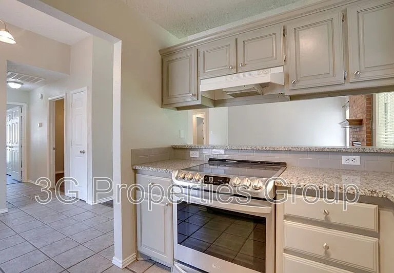 215 Linda St — Photo 9