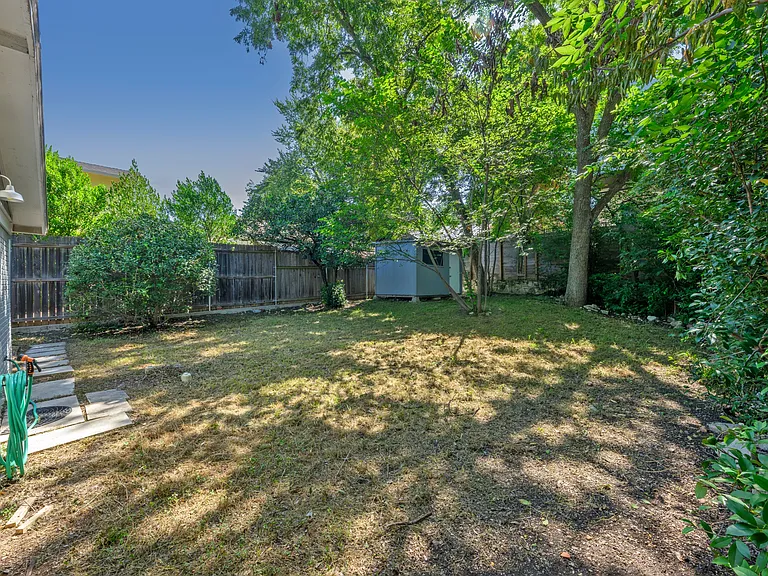 1703 Wethersfield Rd — Photo 22