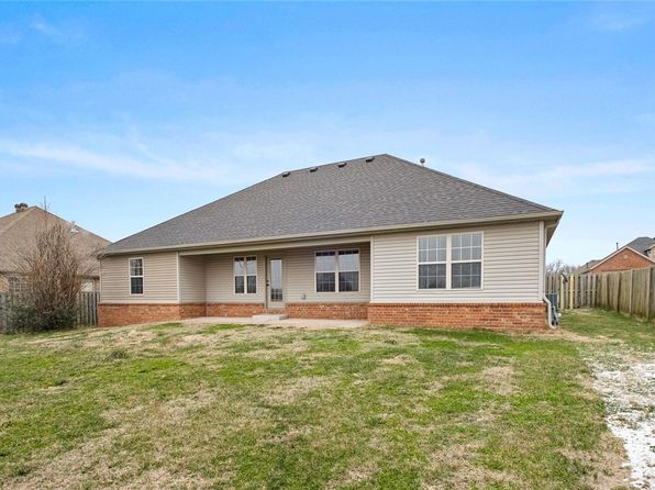 611 N Fox Meadows Ln, Fayetteville, AR 72704