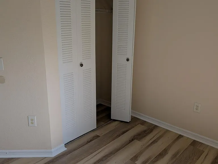 350 Crestwood Cir #201 — Photo 22