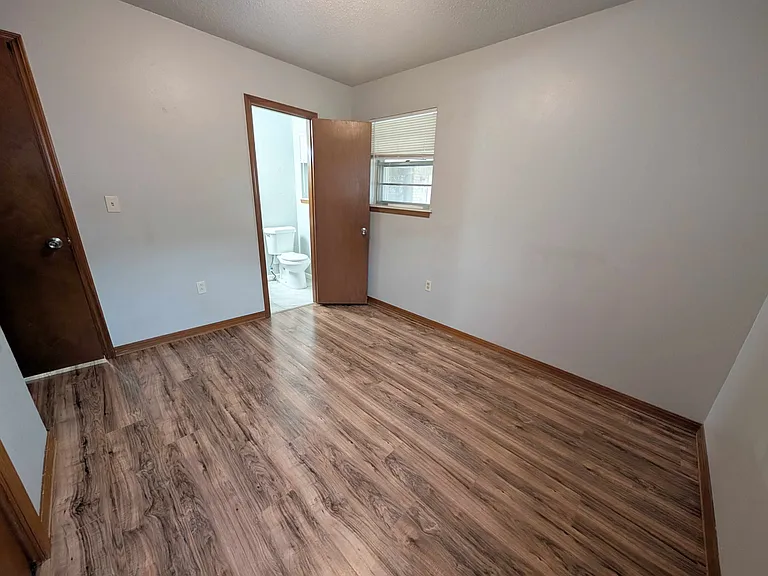 1915 S Jensen Ave — Photo 11