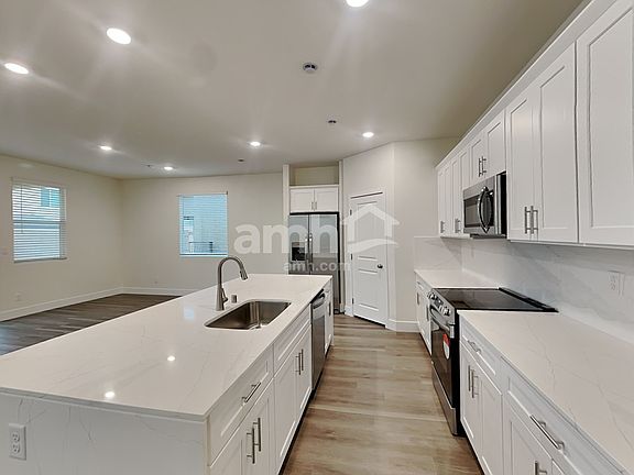 3rd image of 10338 Bee Balm St