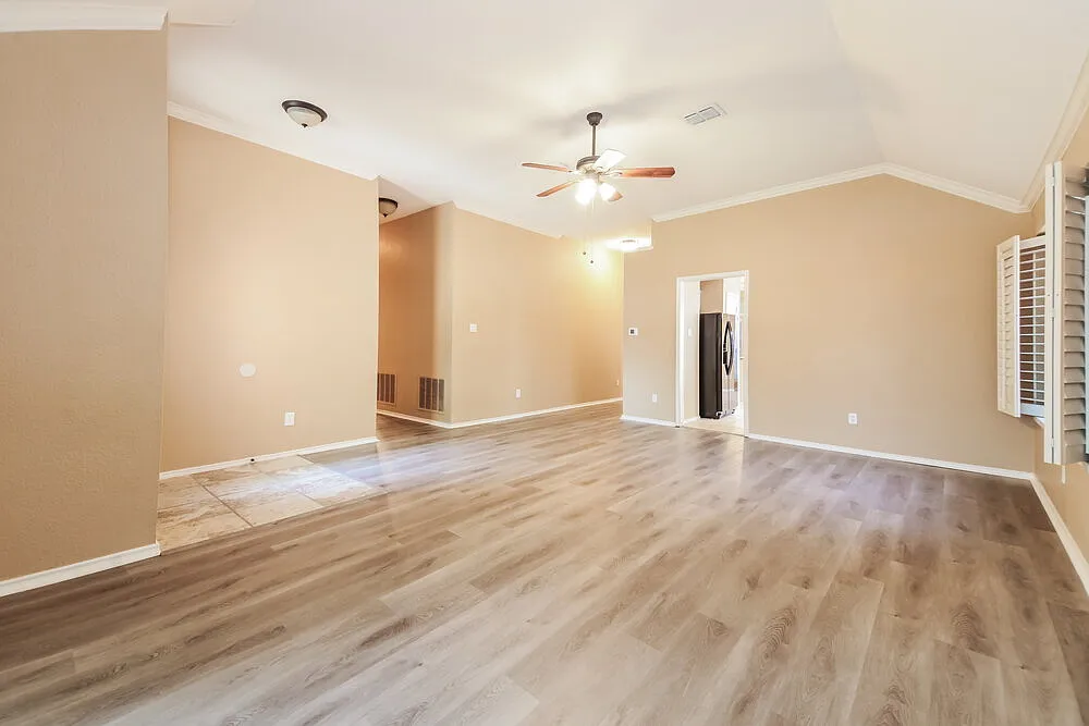 3 bed, 2.0 bath, 1952 sqft, $2,685 — Photo 4
