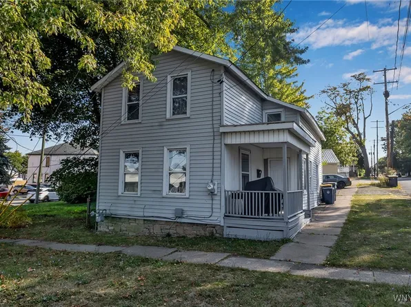 27 Saxton St, Lockport, NY 14094