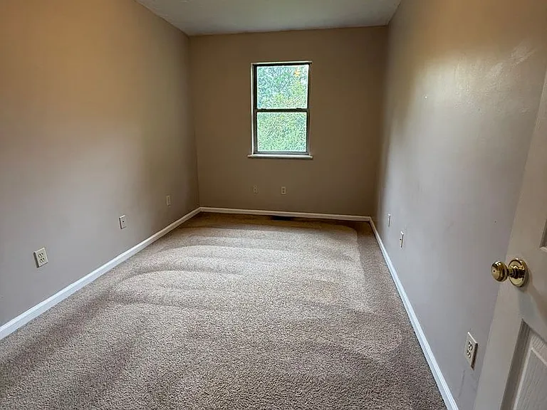 148 W Peach St — Photo 20