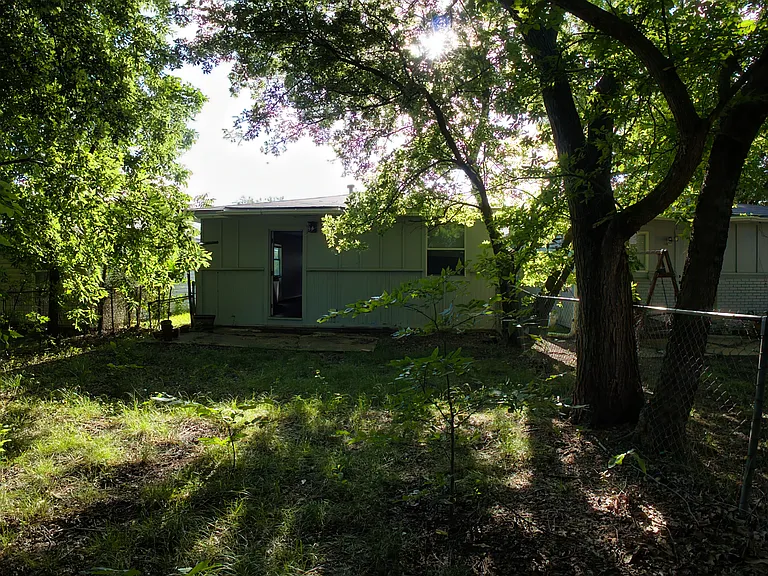 2520 N Hickory St — Photo 33