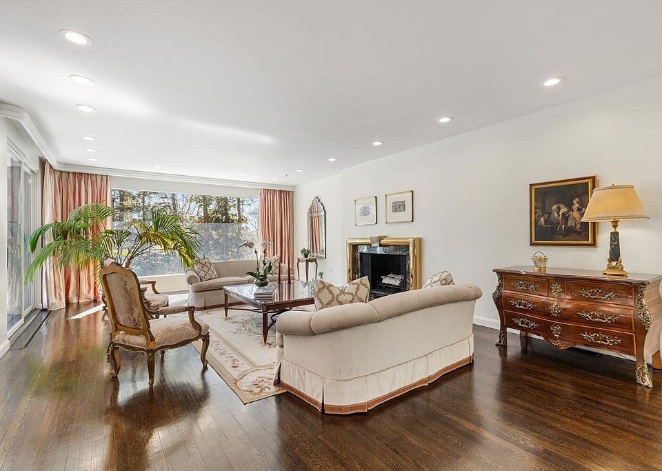 1st image of 9 Singletree Rd