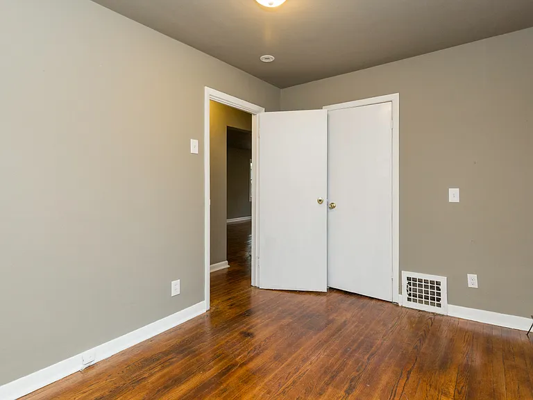2618 E Grand Ave — Photo 11