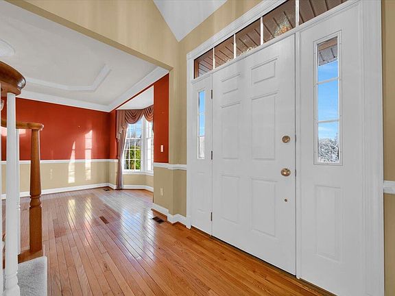 2nd image of 44439 Broadmoor Blvd