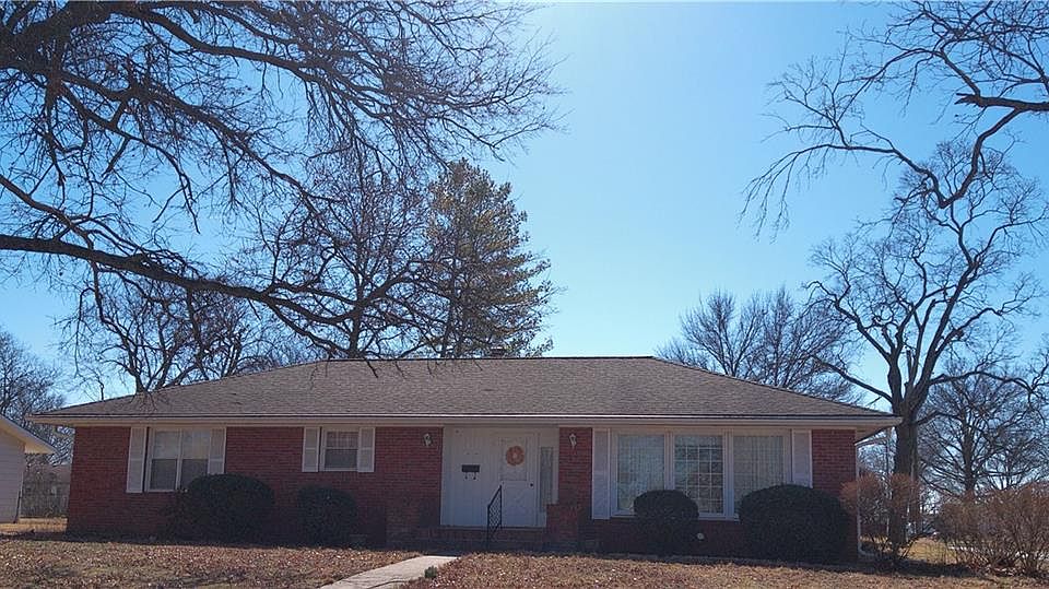1st image of 1 Holly Ln