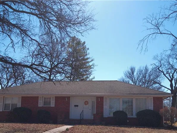 1 Holly Ln, Paola, KS 66071