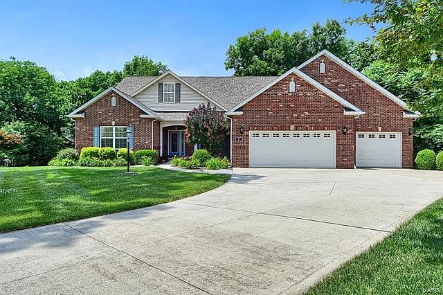 1st image of 30 Fieldcrest Dr