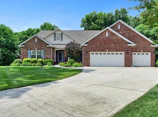 30 Fieldcrest Dr, Maryville, IL 62062