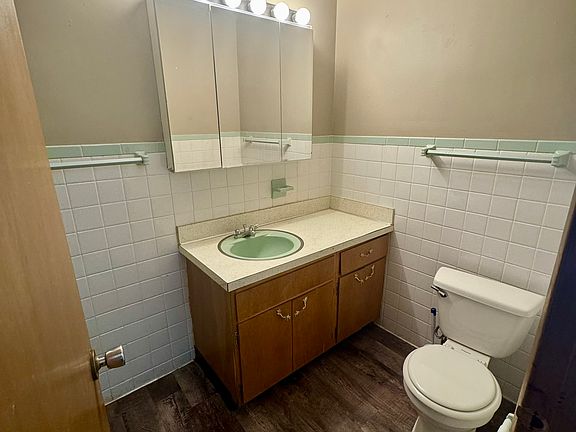 4th image of 230 W 3rd St #11391978