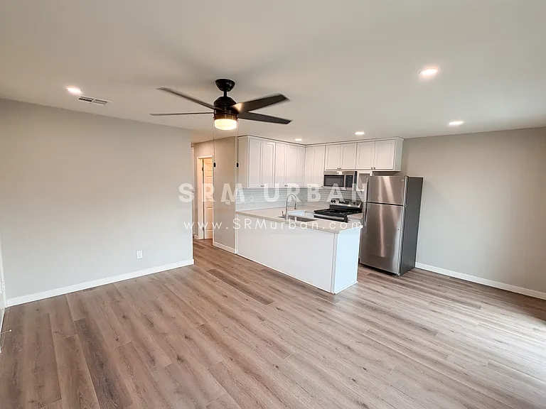 959 Vine St #14 — Photo 5