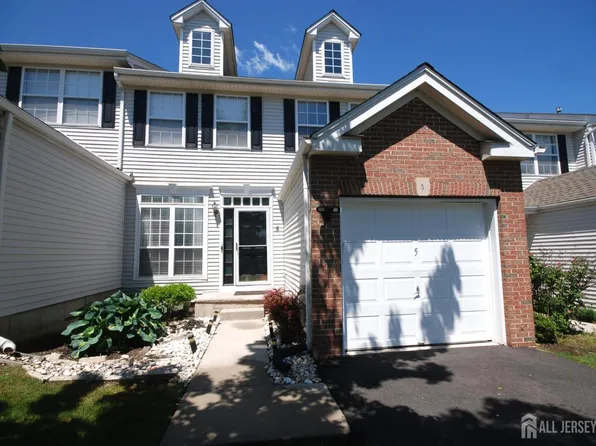 5 Schlottfeld Ln, Parlin, NJ 08859