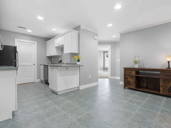 1 Maple Ridge Drive #109, Merrimack, NH 03054