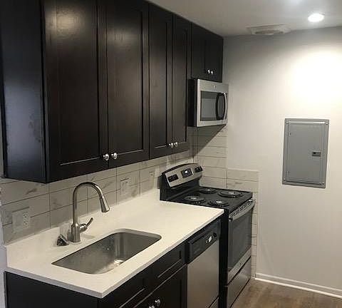 2nd image of 521 W Aldine Ave #210