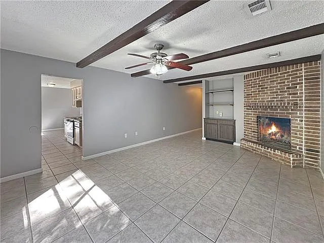 3 bed, 2.0 bath, 1335 sqft, $1,600 — Photo 3