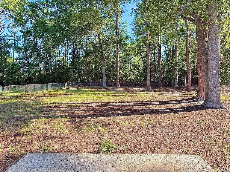 521 Azalea St — Photo 4