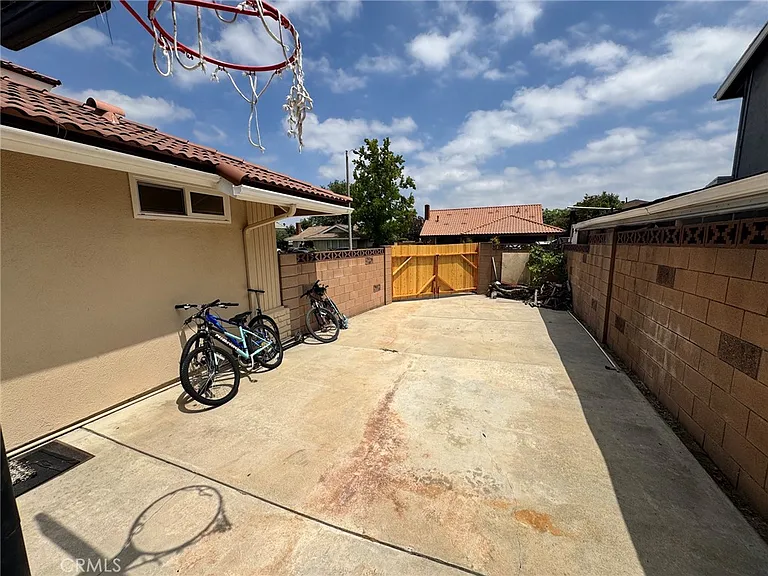 18577 Asuncion St — Photo 37
