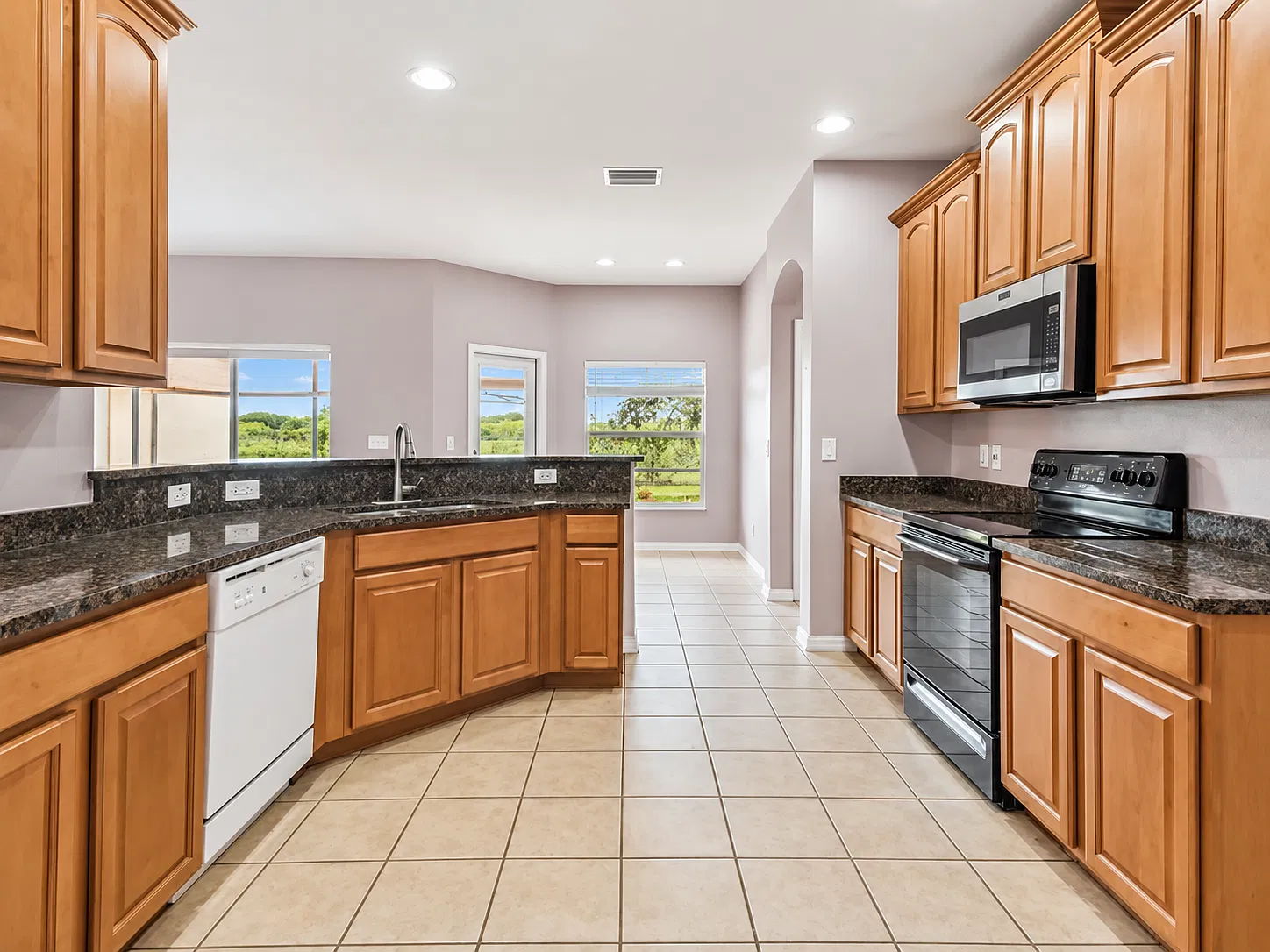 3 bed, 2022 sqft, $1,900 — Photo 2