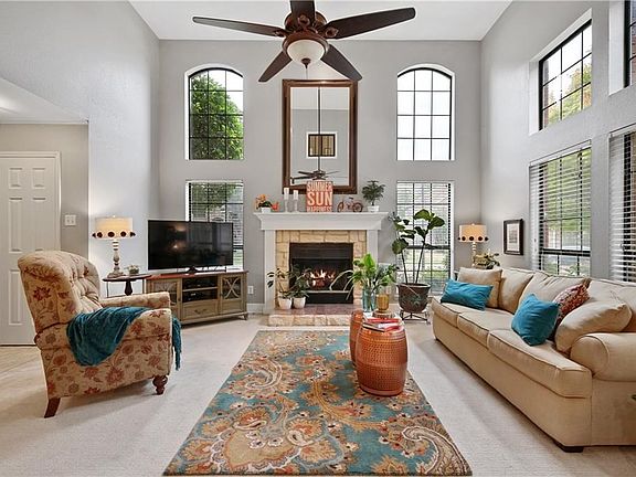 3rd image of 416 Leisure Ln