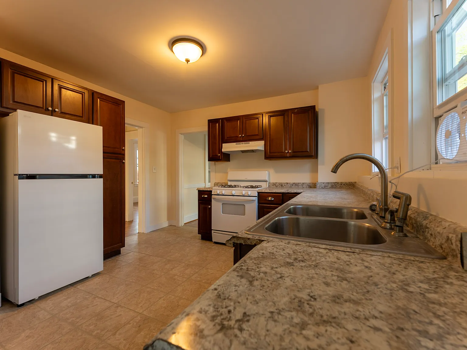 2 bed, 1100 sqft, $2,950 — Photo 2