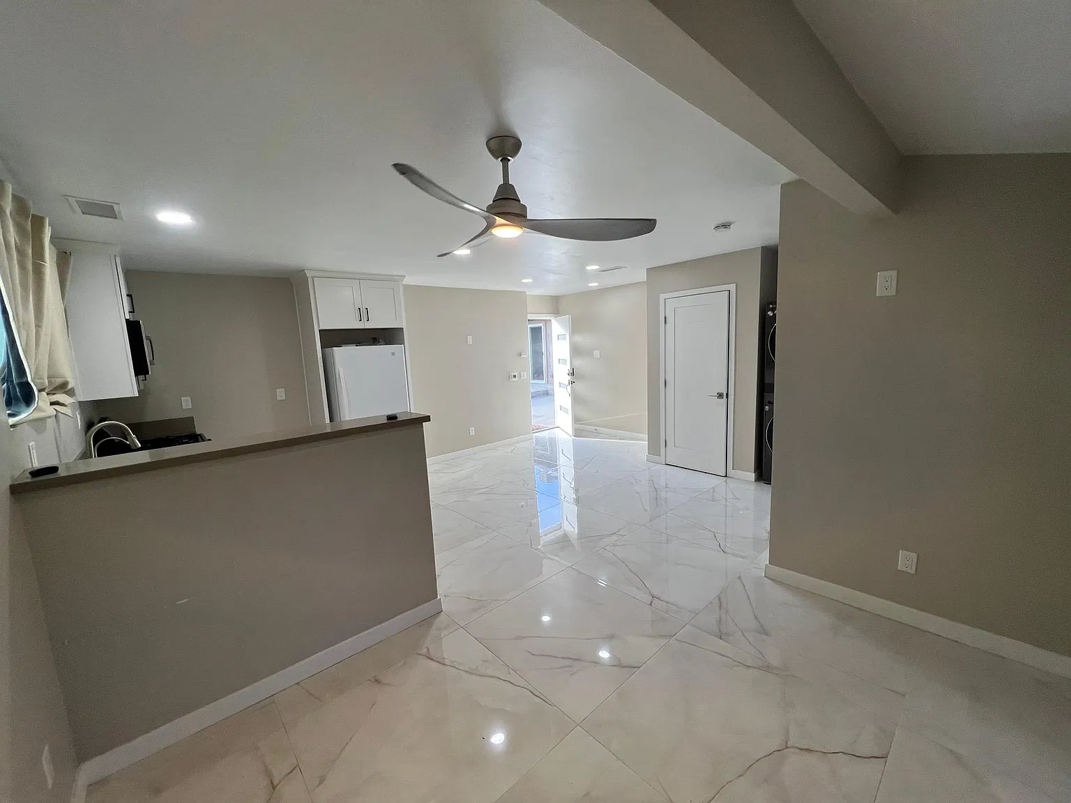 4661 Mount Frissell Dr — Photo 3