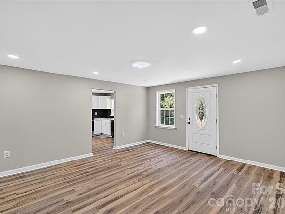 3rd image of 200 Eufola Rd