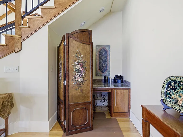 1046 Hollis Rd — Photo 33