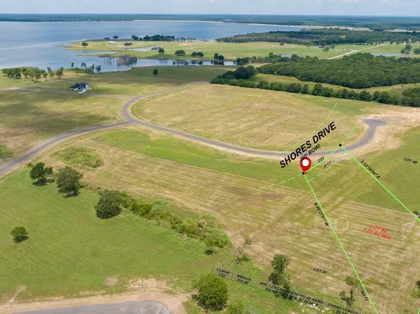744 Shores Dr, Honey Grove, TX 75446