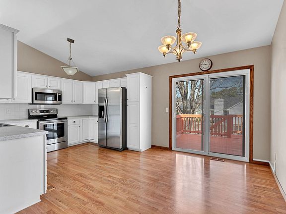 4th image of 832 E Hawthorne Dr