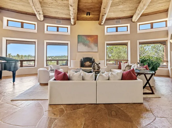 35 Sage Cir, Santa Fe, NM 87506