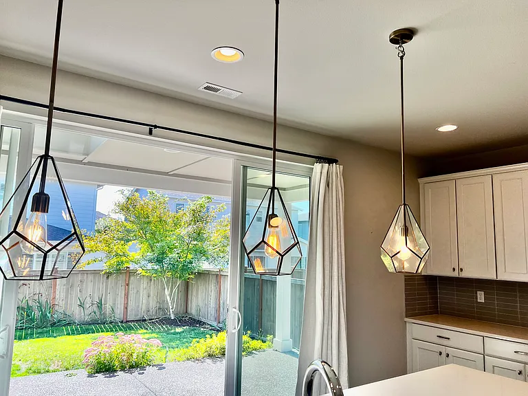 3852 Sentinel Dr — Photo 4