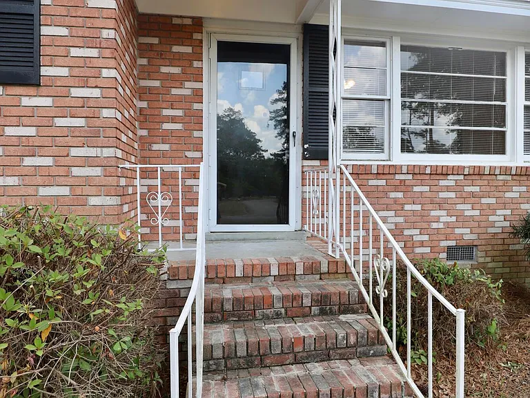 1912 Dominion Dr — Photo 6