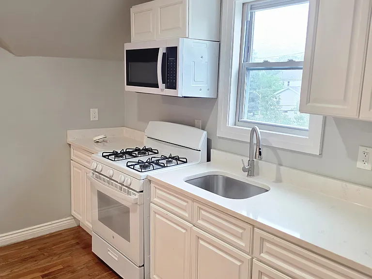 93 Ayrault St #3 — Photo 4