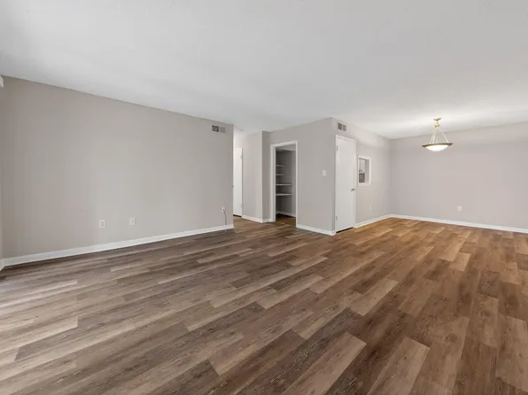 500 Umstead Dr #303E, Chapel Hill, NC 27516
