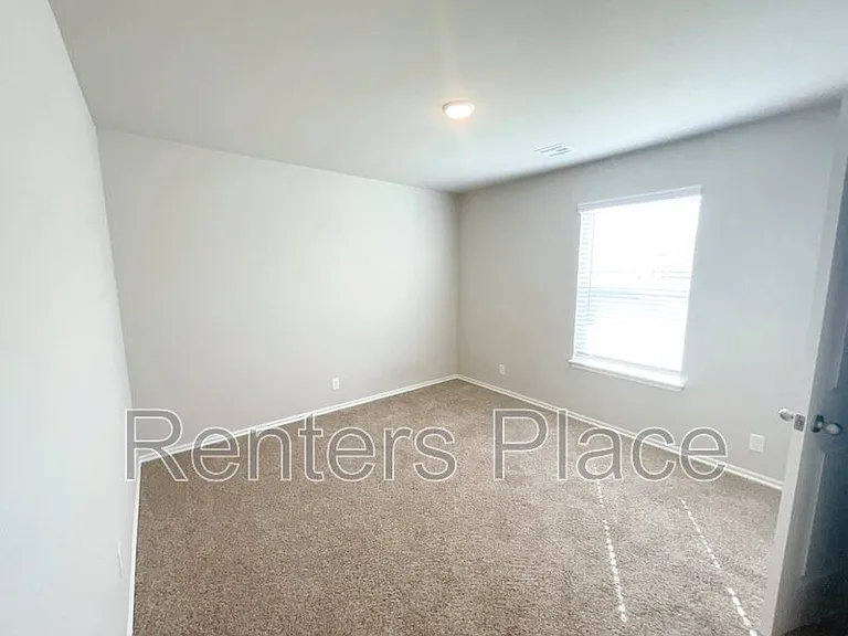3318 N 23rd West Ave — Photo 14